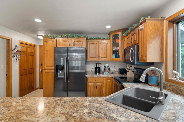 W2585 OAKBROOK COURT, Appleton, WI 54915