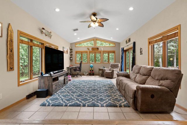 W2585 OAKBROOK COURT, Appleton, WI 54915