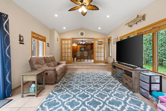 W2585 OAKBROOK COURT, Appleton, WI 54915