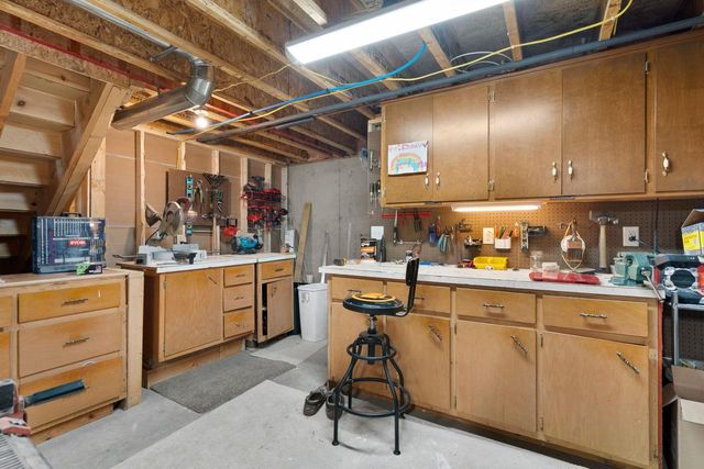 W2585 OAKBROOK COURT, Appleton, WI 54915