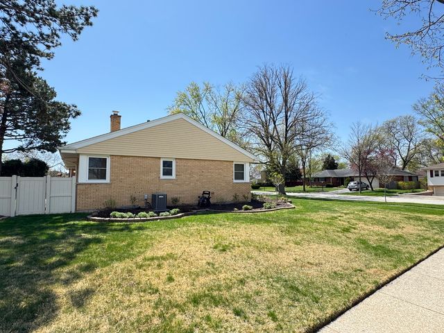 901 Brookline Lane, Park Ridge, IL 60068