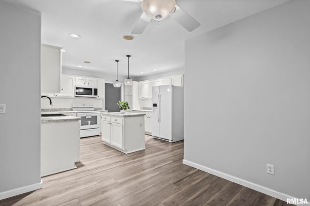 255 Possum Pass Court, Sherman, IL 62684