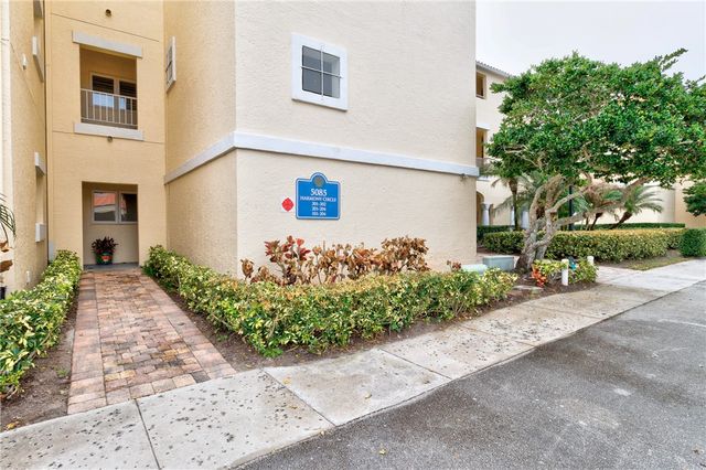 5085 Harmony Circle 201, Vero Beach, FL 32967