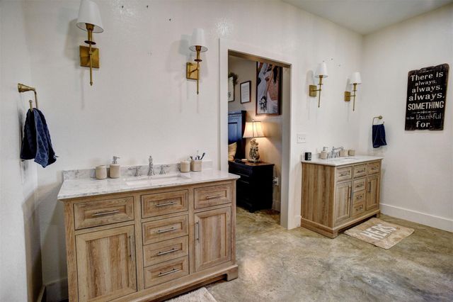 3553 Hunt LN, Waelder, TX 78959