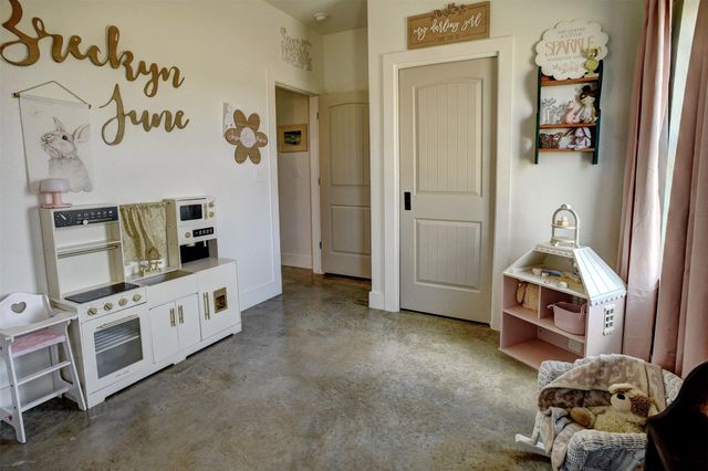 3553 Hunt LN, Waelder, TX 78959