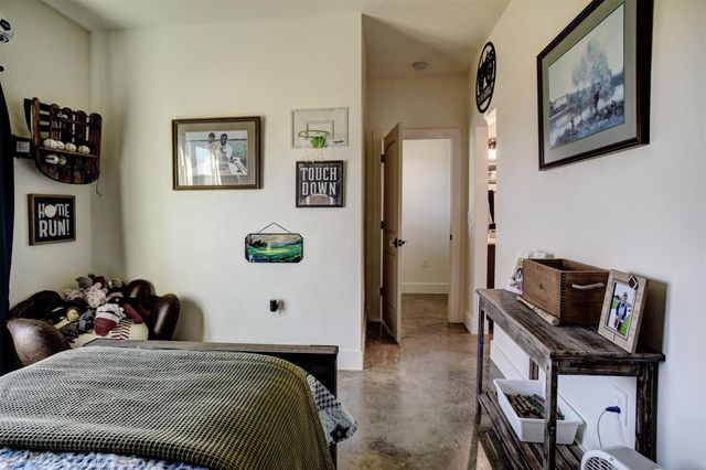 3553 Hunt LN, Waelder, TX 78959