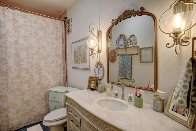 3553 Hunt LN, Waelder, TX 78959