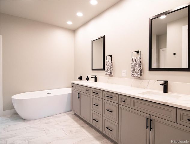 3323 S Newcombe Street, Lakewood, CO 80227