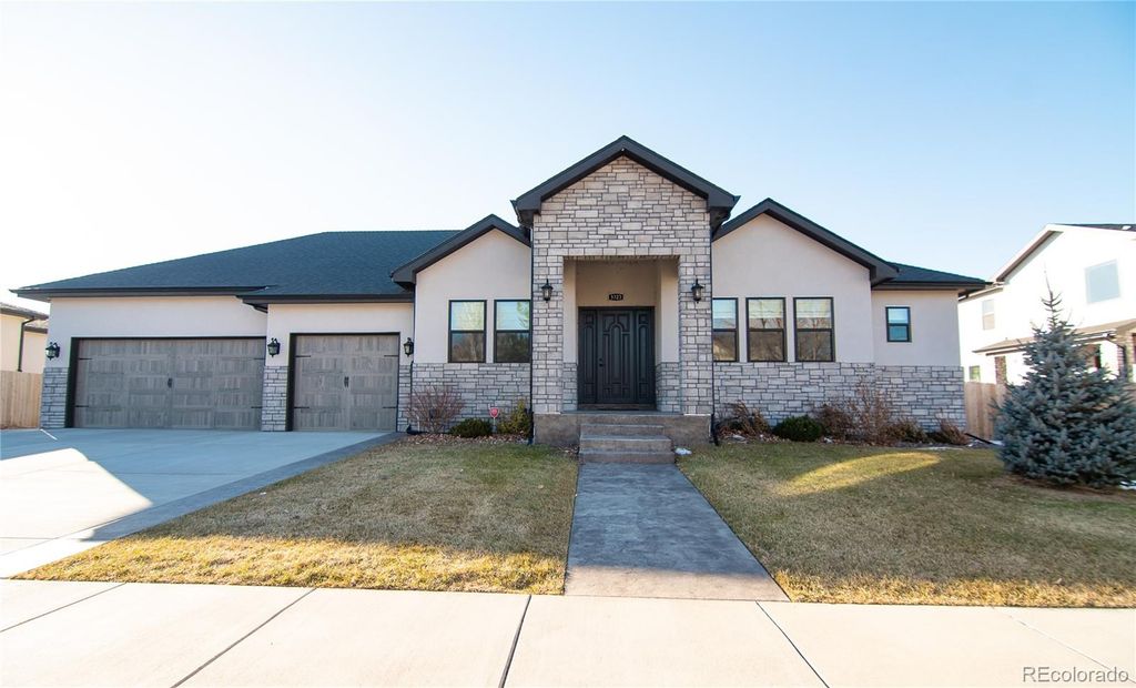 3323 S Newcombe Street, Lakewood, CO 80227