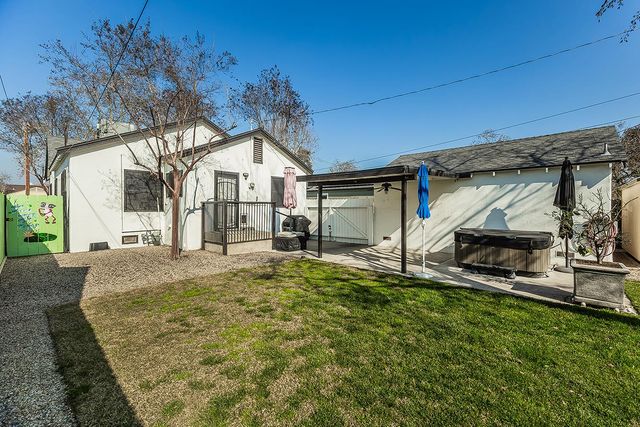 426 E Simpson Avenue, Fresno, CA 93704