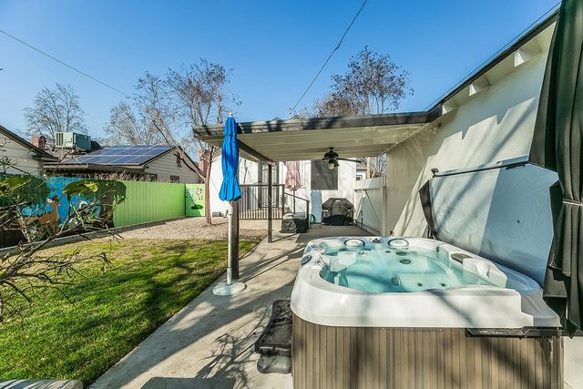 426 E Simpson Avenue, Fresno, CA 93704