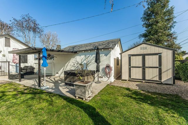 426 E Simpson Avenue, Fresno, CA 93704