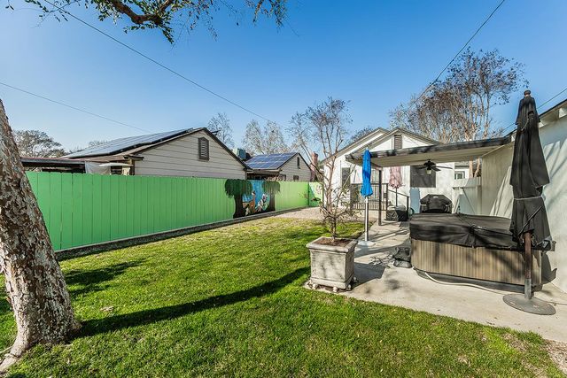 426 E Simpson Avenue, Fresno, CA 93704