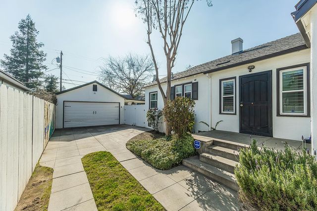 426 E Simpson Avenue, Fresno, CA 93704