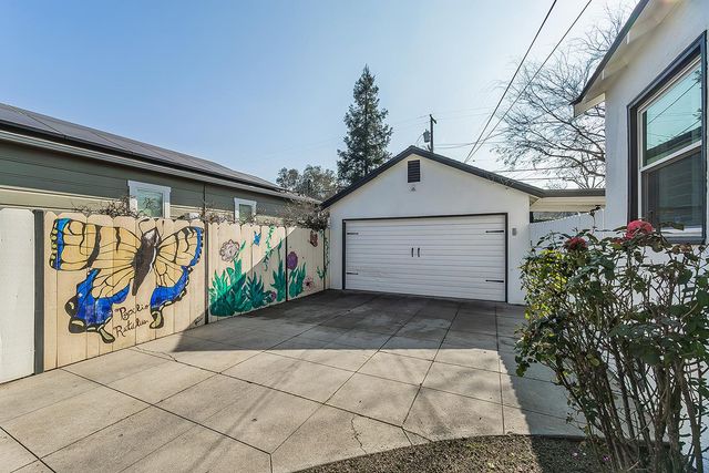 426 E Simpson Avenue, Fresno, CA 93704