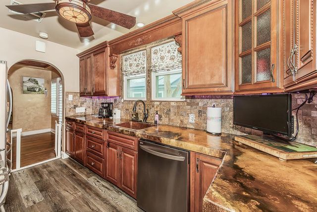 426 E Simpson Avenue, Fresno, CA 93704