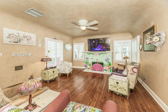 426 E Simpson Avenue, Fresno, CA 93704