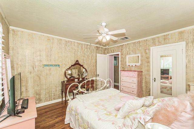 426 E Simpson Avenue, Fresno, CA 93704