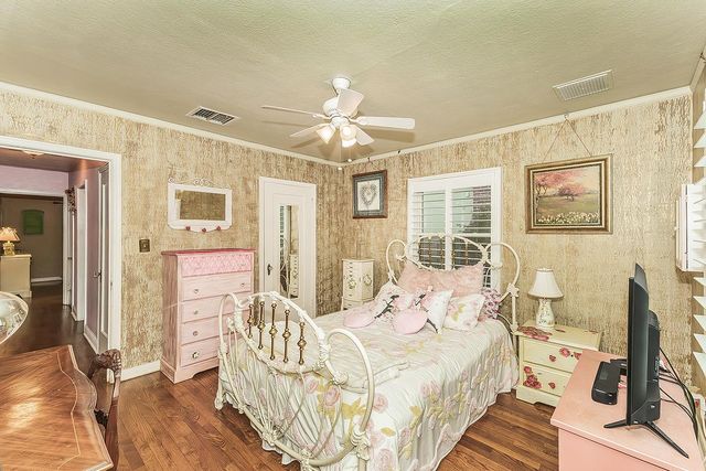 426 E Simpson Avenue, Fresno, CA 93704