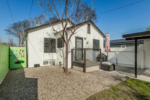 426 E Simpson Avenue, Fresno, CA 93704