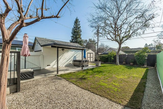 426 E Simpson Avenue, Fresno, CA 93704