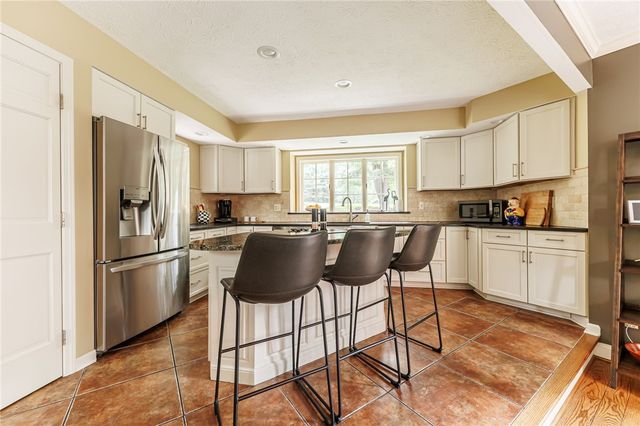 332 Thornebush Drive, Victor, NY 14564