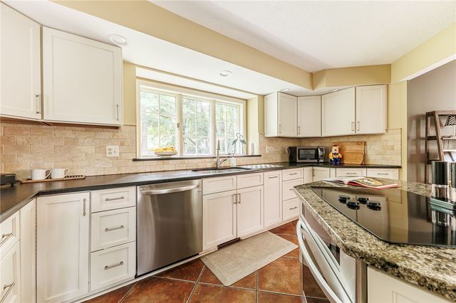 332 Thornebush Drive, Victor, NY 14564