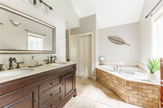 332 Thornebush Drive, Victor, NY 14564