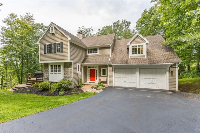 332 Thornebush Drive, Victor, NY 14564