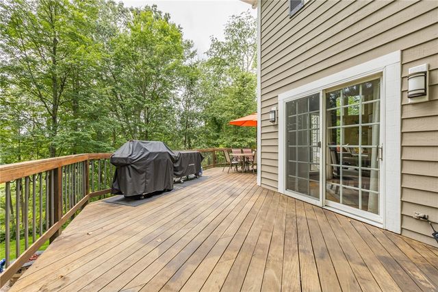 332 Thornebush Drive, Victor, NY 14564