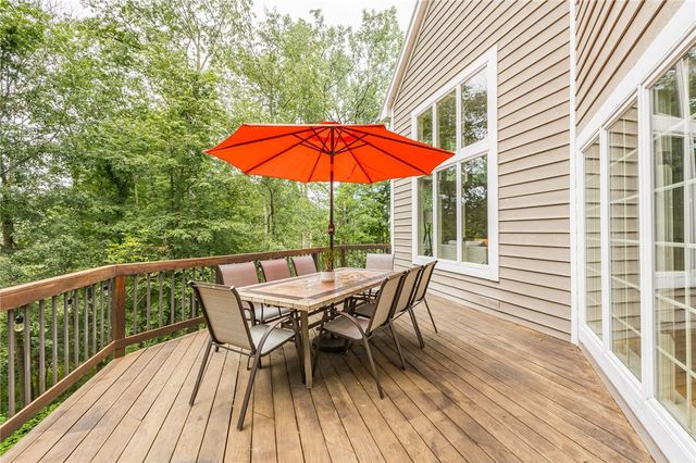 332 Thornebush Drive, Victor, NY 14564