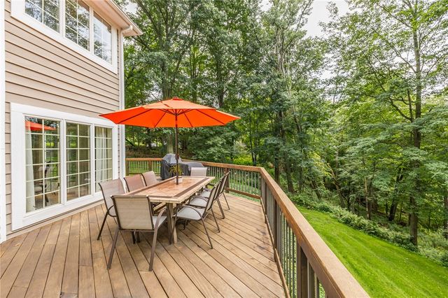332 Thornebush Drive, Victor, NY 14564