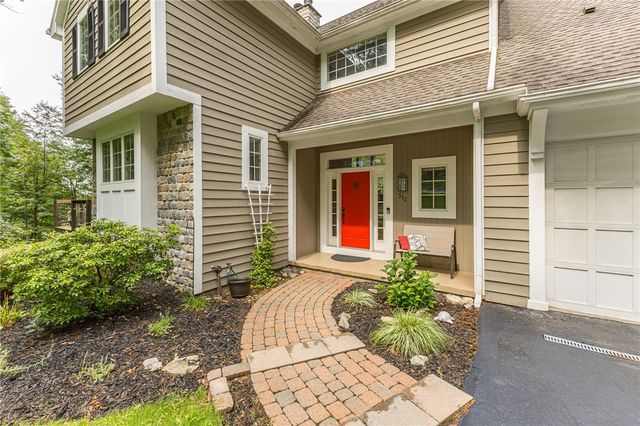 332 Thornebush Drive, Victor, NY 14564
