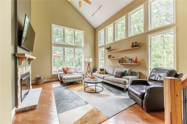 332 Thornebush Drive, Victor, NY 14564