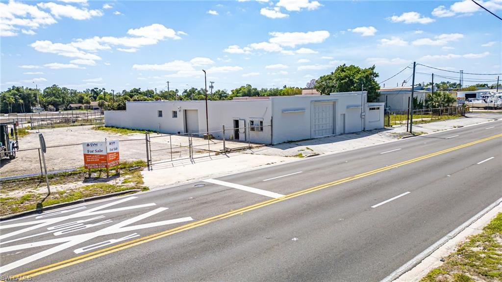 2111 Fowler ST, FORT MYERS, FL 33901 — exterior