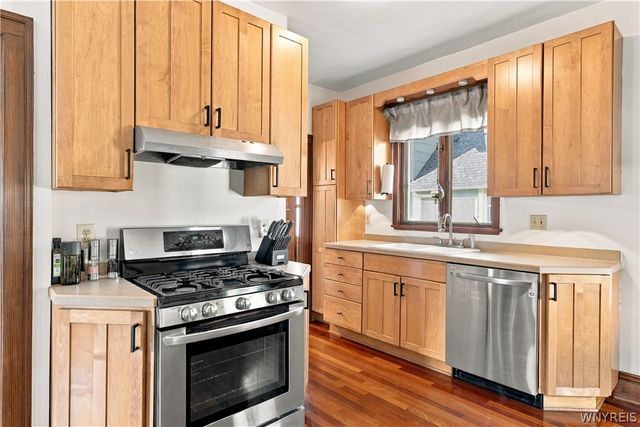 32 Lombardy St, Lancaster, NY 14086