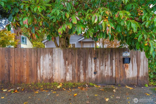 6929 Ellis Avenue S, Seattle, WA 98108