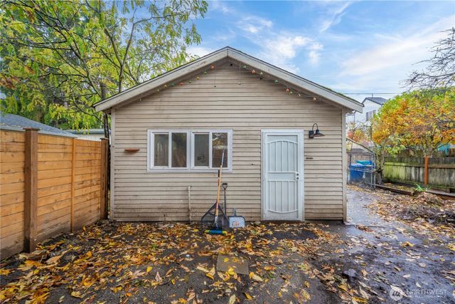 6929 Ellis Avenue S, Seattle, WA 98108