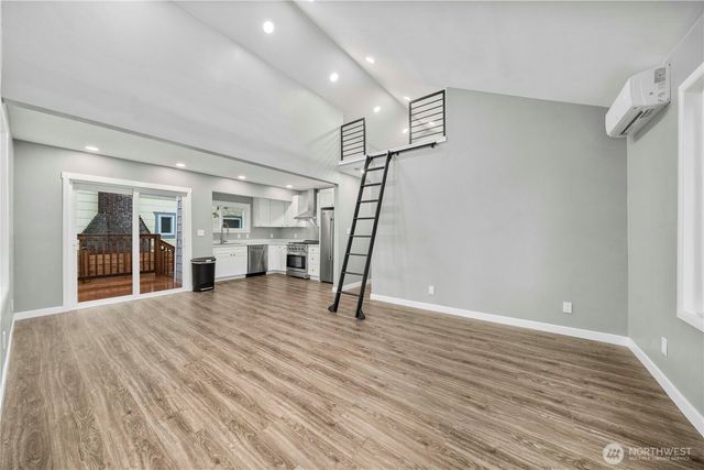 6929 Ellis Avenue S, Seattle, WA 98108