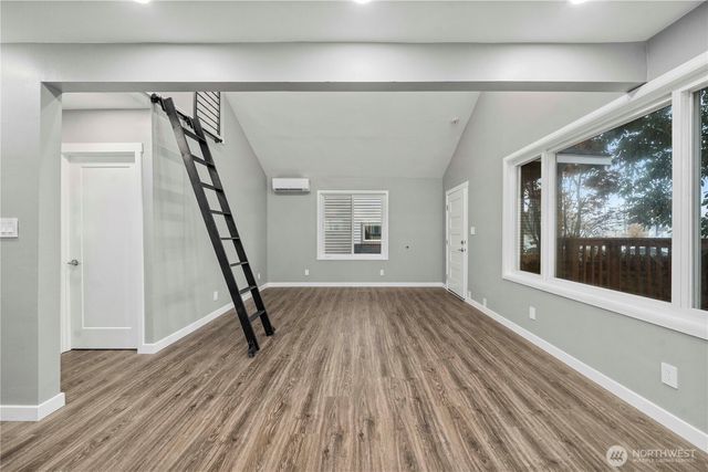 6929 Ellis Avenue S, Seattle, WA 98108