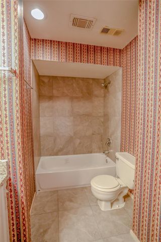 9901 Sharpcrest Street J7, Houston, TX 77036