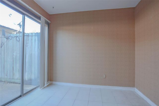 9901 Sharpcrest Street J7, Houston, TX 77036