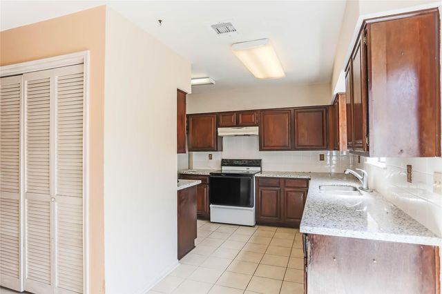 9901 Sharpcrest Street J7, Houston, TX 77036