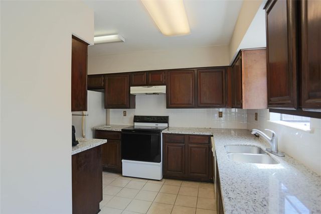 9901 Sharpcrest Street J7, Houston, TX 77036