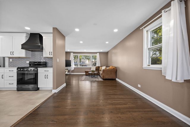 1138 Timber Lane, Darien, IL 60561