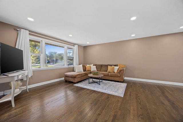 1138 Timber Lane, Darien, IL 60561