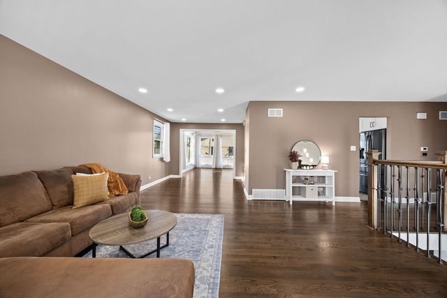 1138 Timber Lane, Darien, IL 60561