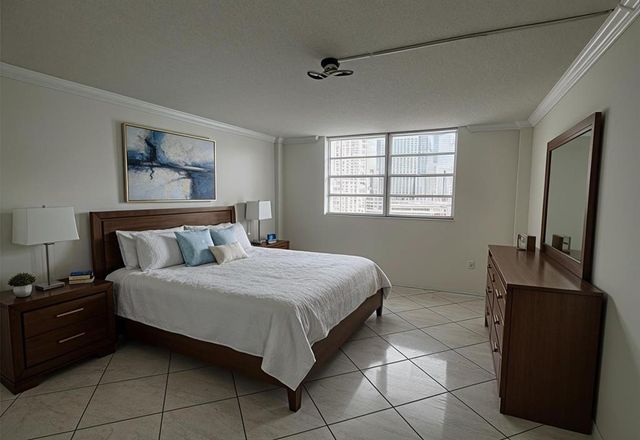 1833 S OCEAN Drive 808, Hallandale Beach, FL 33009