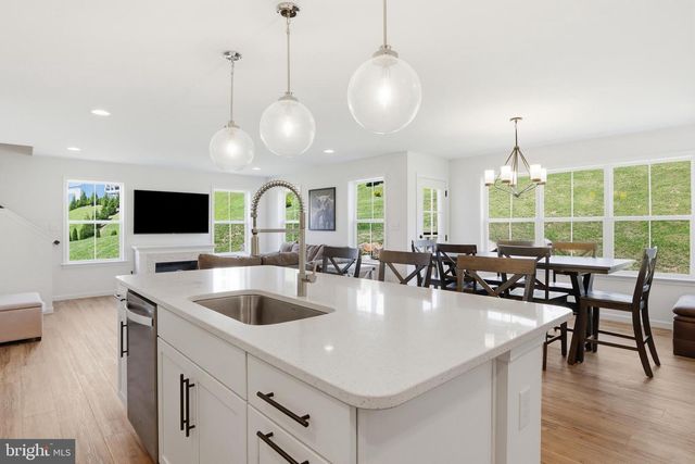 525 DIETZ RD, York, PA 17402