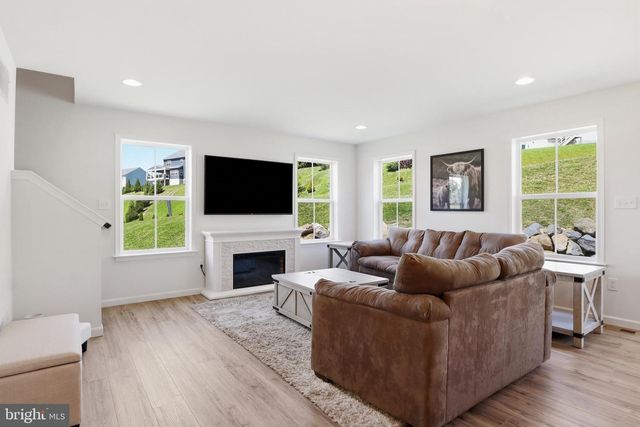 525 DIETZ RD, York, PA 17402